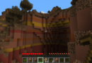 Captura de tela do bioma de badlands em Minecraft, mostrando várias camadas de Terracota colorida.