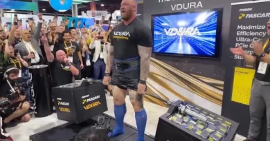 strong-man Hafþór Júlíus Björnsson, famoso por interpretar “A Montanha” em Game of Thrones, conseguiu levantar impressionantes 282,624 PB de SSDs.