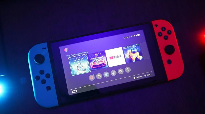 Nintendo endurece política contra pirataria no Switch 2, permitindo bloqueio remoto de consoles modificados e coleta de dados para identificar violações.