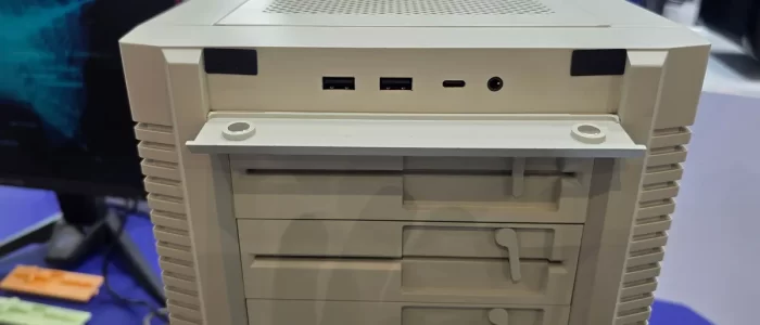 Gabinete SilverStone FLP02 bege com design de PC dos anos 80.